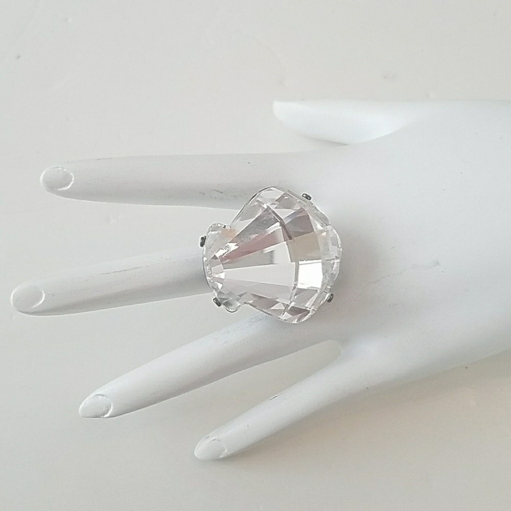 GASOLINE GLAMOUR CRYSTAL SEASHELL RING